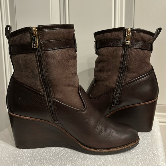 TORY BURCH PRIMROSE SHERPA LINED WEDGE HEEL LEATHER BOOTS - Picture 8 of 16